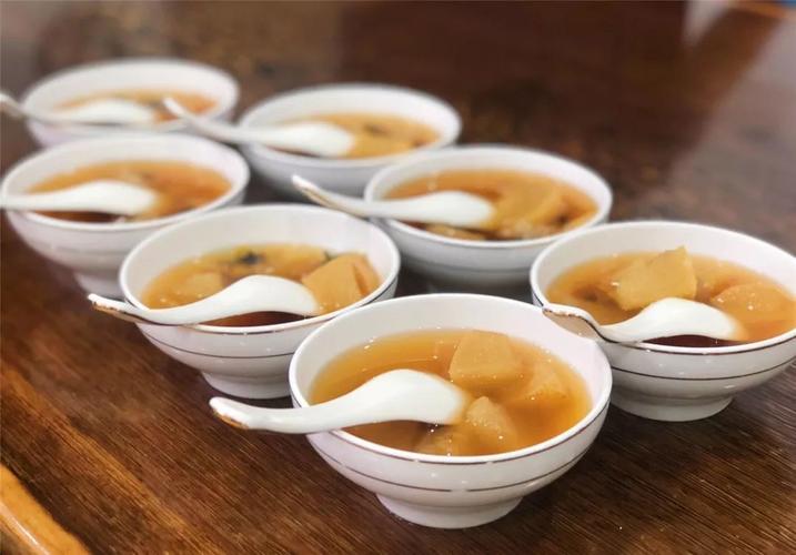 潮州人保留了糖水在北方的旧名——甜汤.