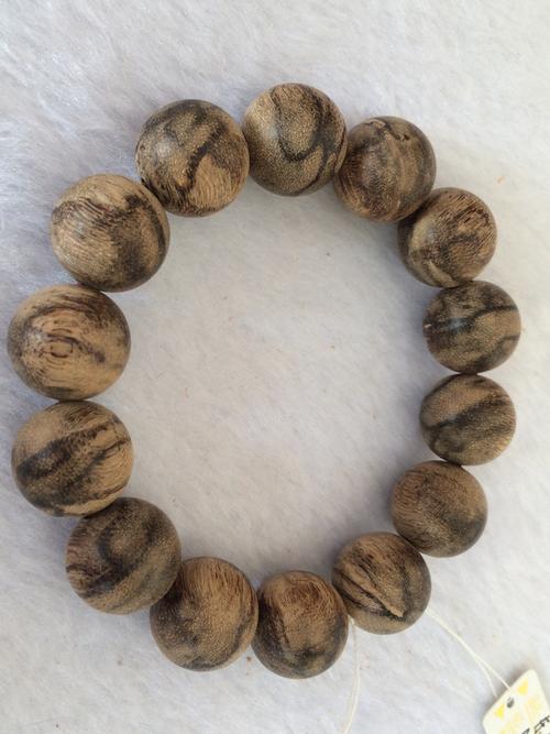 韵味淳厚带凉意 1.6东马沉香手串