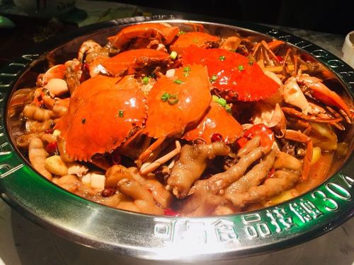 胖哥俩的特色煲—蟹爪香,鸡爪肥,爪爪够味!