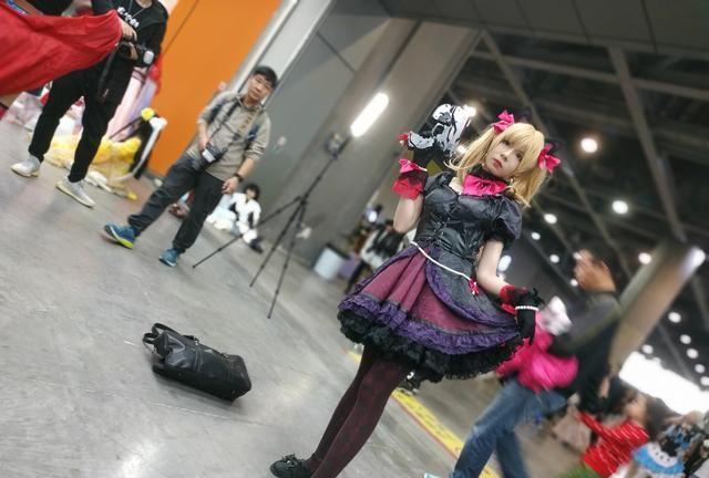 漫展现场,血小板赛高!花嫁蕾姆,黑丝舰娘,都不及蜘蛛侠惊艳