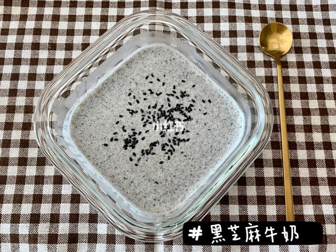 宅家吃 之 自制草莓黑芝麻燕麦奶昔_奶昔_黑芝麻_燕麦