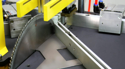 工业铝型材加工常用的三种设备