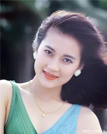 她曾是80年代的顶级美女,与齐秦传出绯闻,今55岁仍