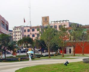 西汉高帝六年(前201)为雒县治所,名雒城.元置汉州,为州治所.