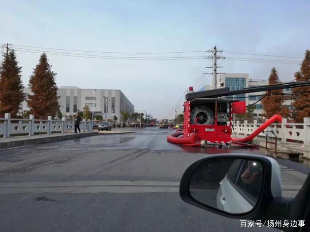 对于这次火灾,其实也让我们很多老百姓看到了消防装备的先进,其实