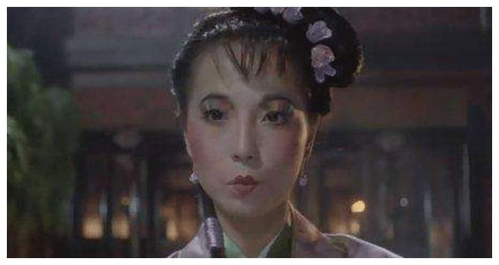 她被称为"香港第一丑女",靠扮丑出名,如今被富豪老公宠上天