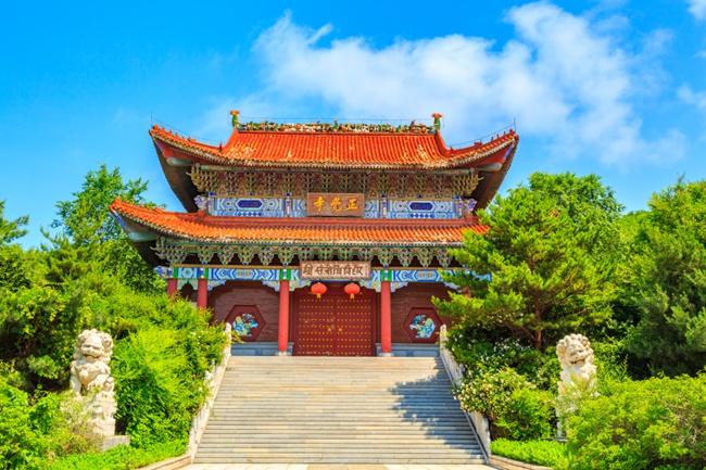 六鼎山文化旅游区位于吉林省敦化市南郊,是国家aaaaa级旅游景区,来