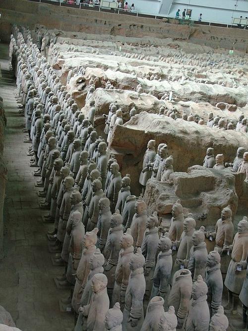 一号坑.这张没照出气势来,换个角度拍的,其实很震撼的.