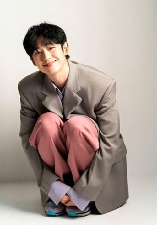 韩国艺人丁海寅sns发布杂志写真拍摄现场照