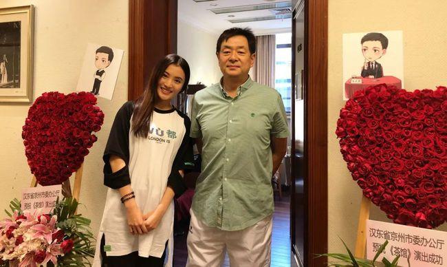 教主查了一下,王君瑞考试那年,北京人艺只招聘了4个女演员:中戏的两位