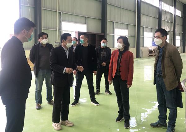 区政协主席郑汉生,副主席朱以荣一同参加调研.