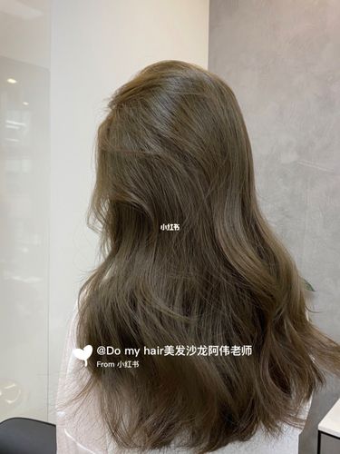 秋冬发色推荐 薄荷米棕色显白发色 济南染发_染发_显白_搭配_百搭_发
