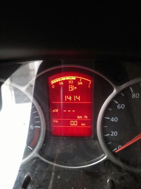 09年朗逸1·6仪表显示红色汽车标志是什么含义?