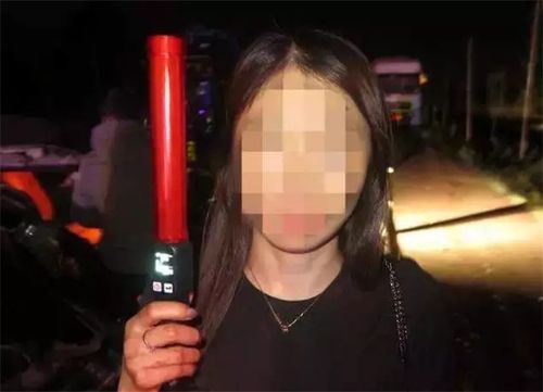 对向车灯太刺眼,广西一女子驾车撞护栏,副驾男友不幸身亡……【930