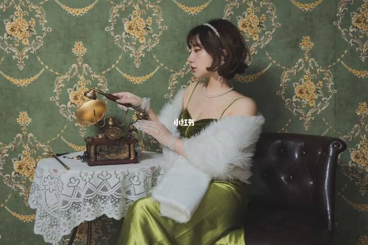 绝版复古港风美女get!|在逃公主换装自拍馆_休闲玩乐