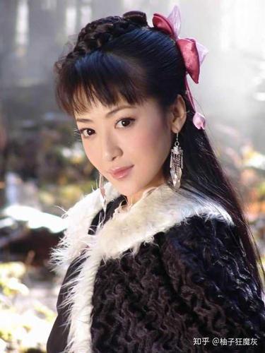 傅淼  