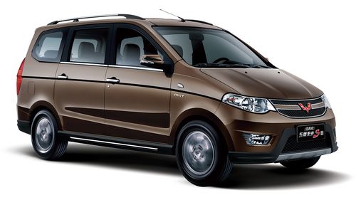 豪车贴"五菱宏光s"标,是为了耍酷吗?