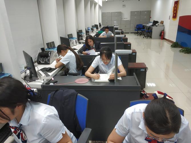 沧州银行秦皇岛分行营业部反假币宣传活动——新版人民币来了!