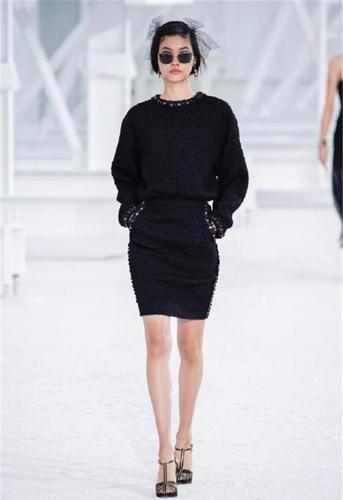 香奈儿2021春夏新品成衣解读,由繁入简的设计,延续