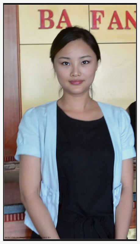 安徽电视台《帮女郎》的美女节目主持人:张静涵(左1)--(原片-手持没有