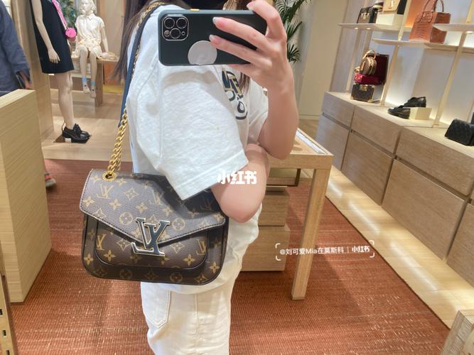 lv新款邮差包|经典老花passy实拍_路易威登怎么样_邮差包_俄罗斯索契