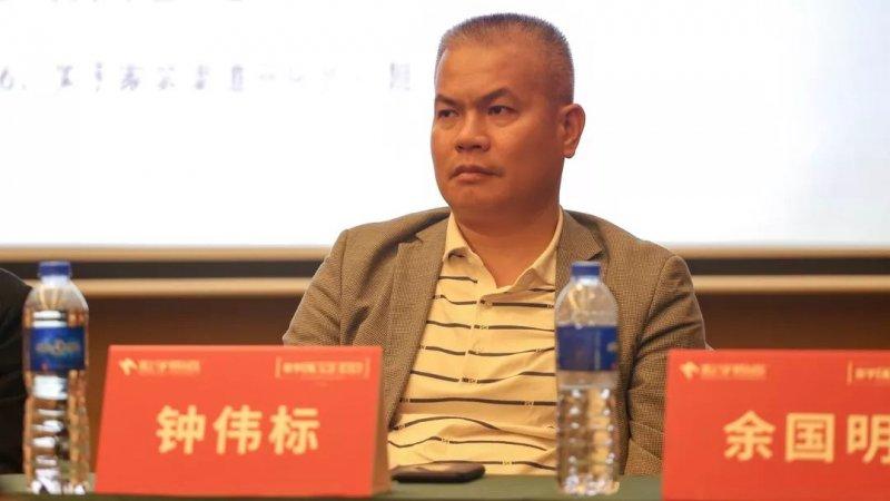 财富论坛华南区分会场 ▲宏宇集团董事长助理叶劲立 ▲广东宏海陶瓷实