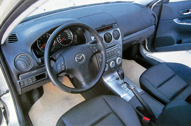 内饰方面,经典的"老马6"可以说是非常有前瞻性,即便是以现在的眼光