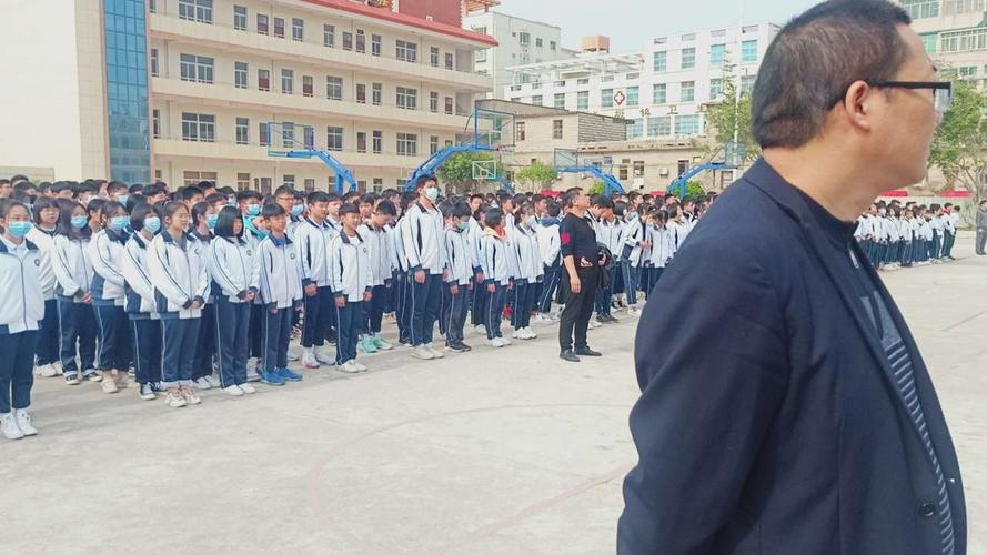 张坂中学开学第一天升旗仪式20210229