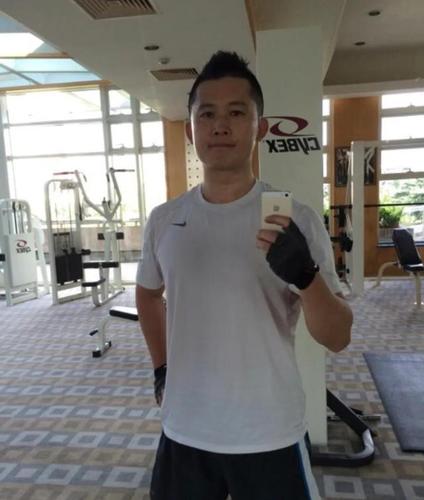 帅气知性的新闻主播徐惟杰