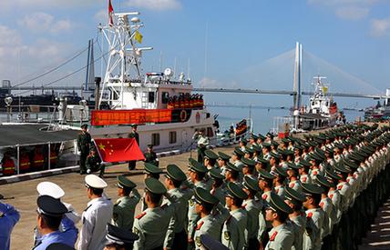海南海警"逢船必