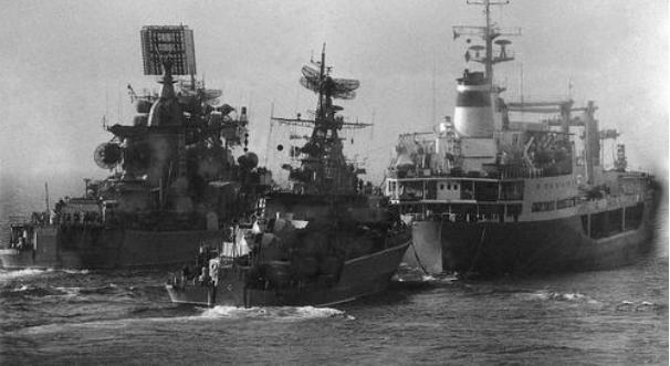 赫鲁晓夫要成立中苏联合舰队,主席问:谁来指挥,舰队归谁?