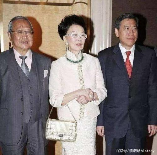 她是利希慎家族的核心成员夫人,丈夫利孝和去世之后,她凭借着自己的