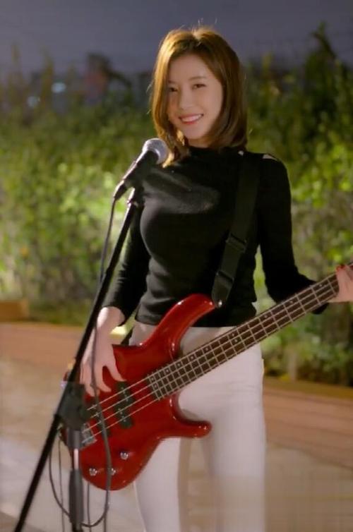 抖音李智仁图片韩国街头最美贝斯手智仁性感照片