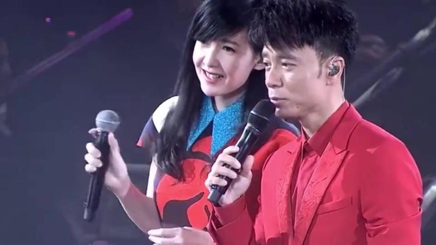 李克勤25年后再度与女神周慧敏合唱经典依然好听到流泪