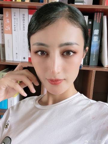 演员-贾小双