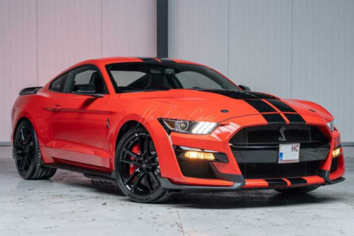 福特野马谢尔比gt500,看见蝰蛇标,就知道不简单了