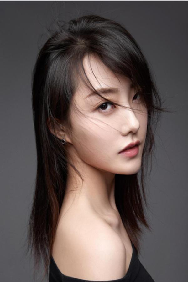 演员崔真真赴唐山公益活动 响应救助先心病儿童