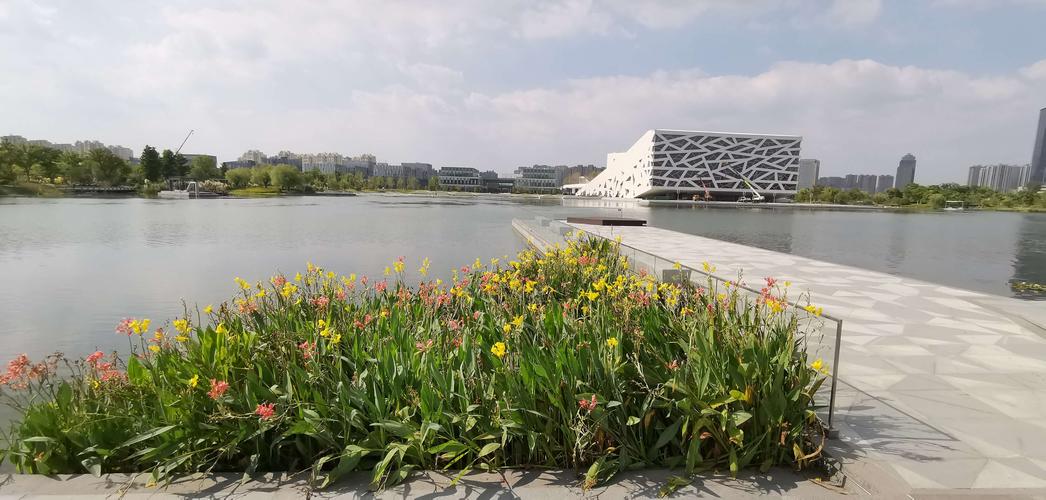 艺尚小镇,东湖公园宜人秋景.