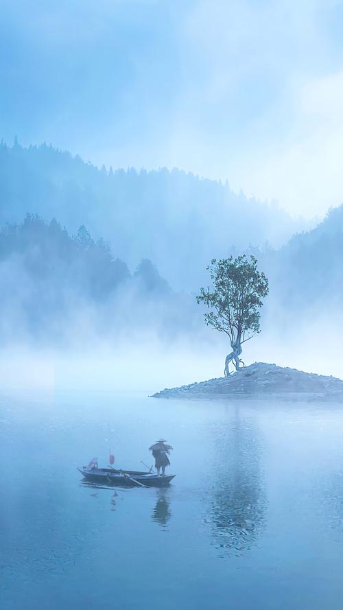 半山半水半云烟,扶摇直上九重天,渔翁本是凡间客,此时
