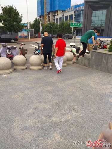 然而,一些不文明现象,成为公园里的不和谐音符,也给城市形象带来了