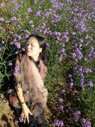 李美霞,任职于东胜区文联.
