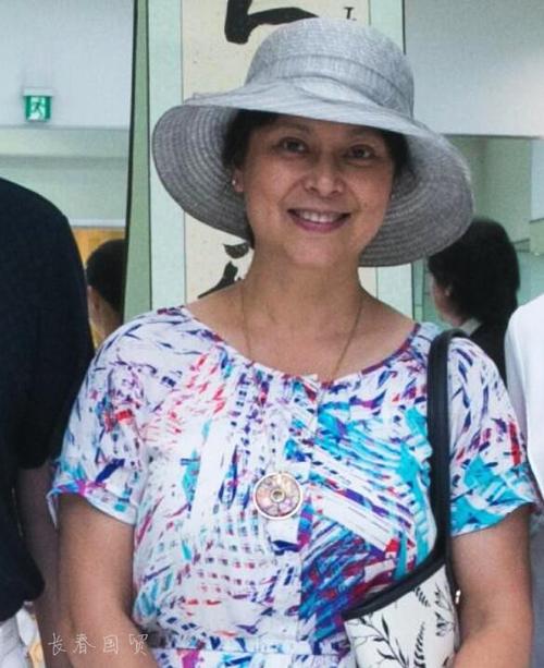 66岁唐国强的54岁妻子近照曝光 二人因戏生情