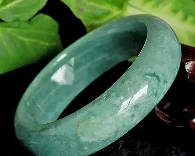 豆种翡翠图片豆种翡翠手镯价格大约是多少众享珠宝乐大福