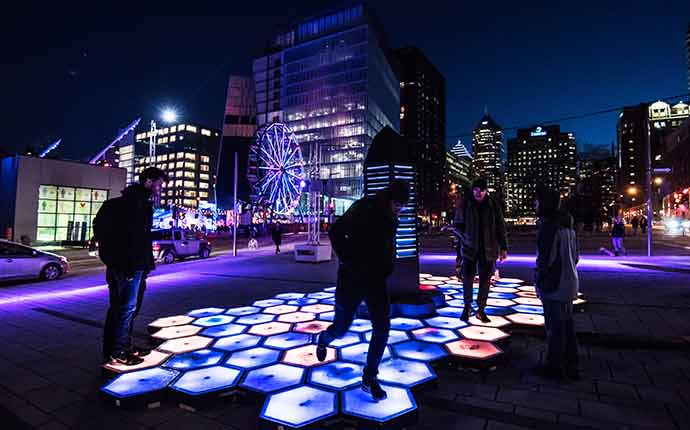 户外投影广告给品牌宣传架设新视角