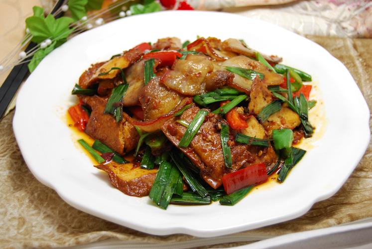 豆干烧回锅肉