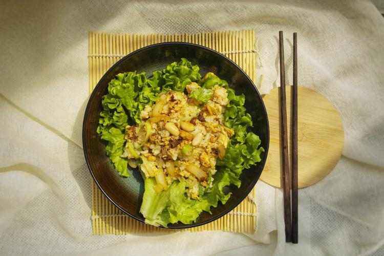 东北传统生菜饭包配上鸡蛋酱饭和菜全有了