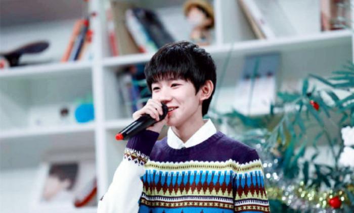 薄荷音主唱王源# #tfboys主持担当王源# 把灿烂的笑 留给镜头记录