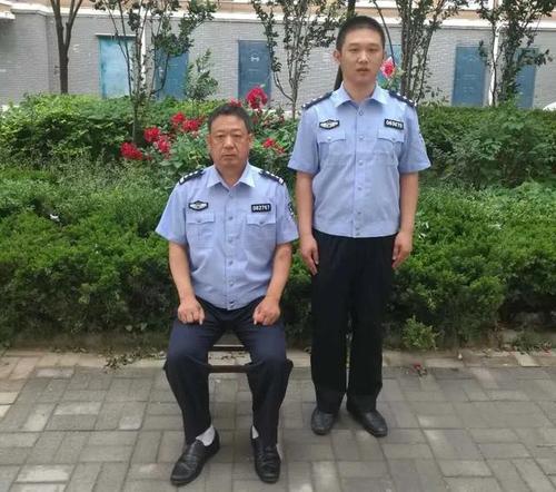 山东省德州市武城县公安局治安大队民警徐玉涛与父亲徐慎贞