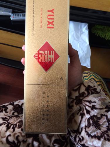 这烟多少钱一条 我不知道这玉溪 是什么系列的 懂香烟