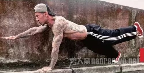 不健身你拿什么撩妹 完美冰盒腹肌虐起来